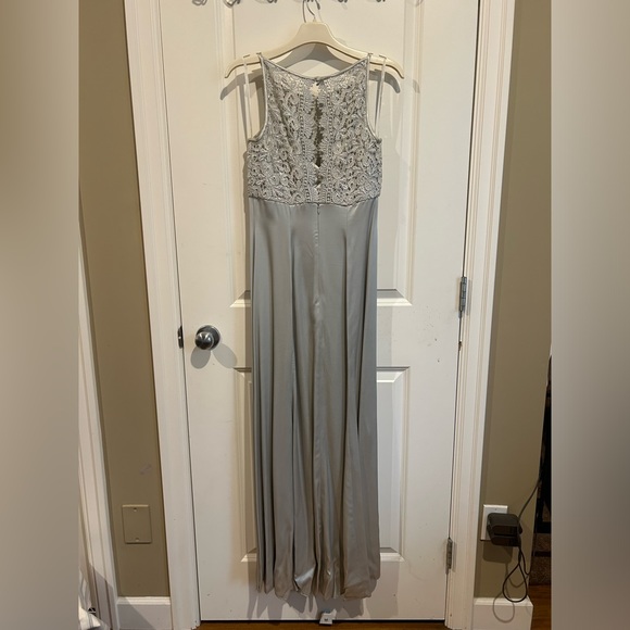 Silver evening gown - Picture 11 of 11